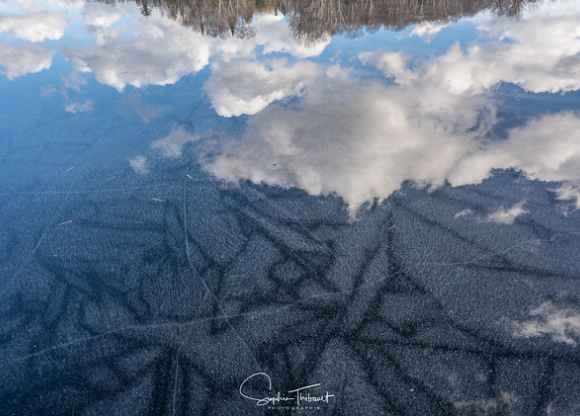 Photographie représentant un lac gelé